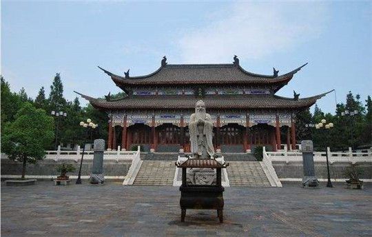 華全300kw玉柴靜音型發電機組發往濟寧