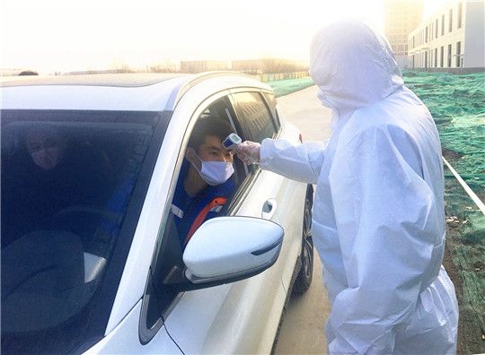 華全黨員同志堅守崗位、靠前指揮，深入疫情防控第一線，及時掌握疫情