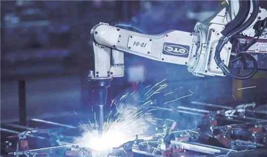 華全數(shù)字化工廠助力企業(yè)智能制造，實(shí)現(xiàn)兩提升、三降低