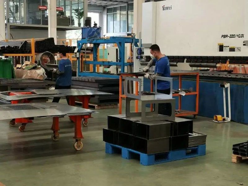 十一第一天，華全發電機組生產線緊張奮斗著